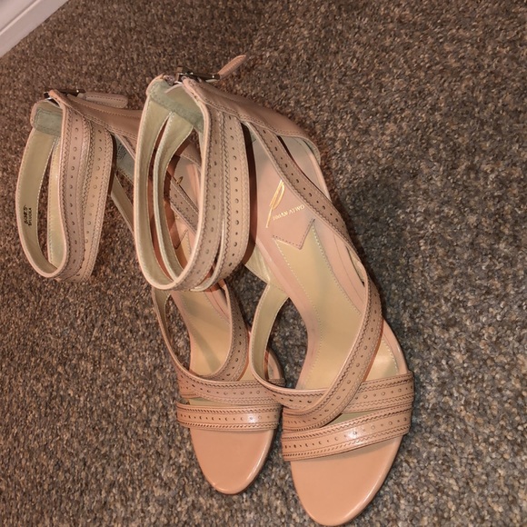 Brain Atwood heels. 8 - Picture 3 of 6